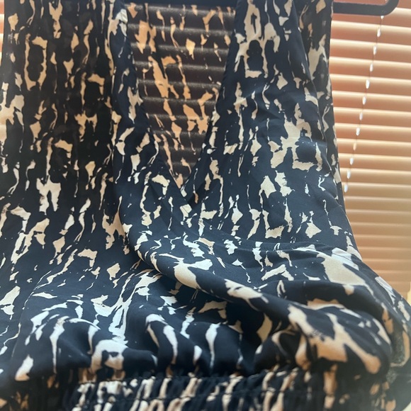 Sleeveless blouse - Picture 8 of 12